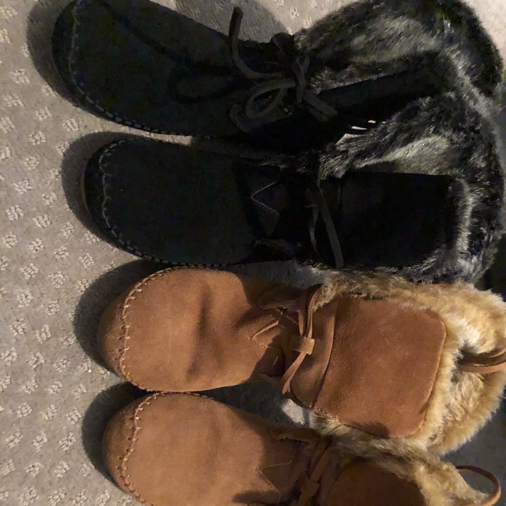 Toms black and khaki suede faux fur boots